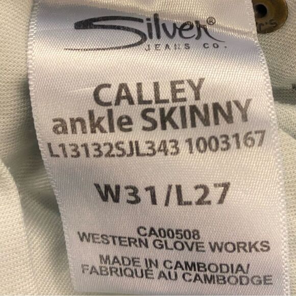 Silver Ladies 31x27 Distressed Jeans - Picture 2 of 3